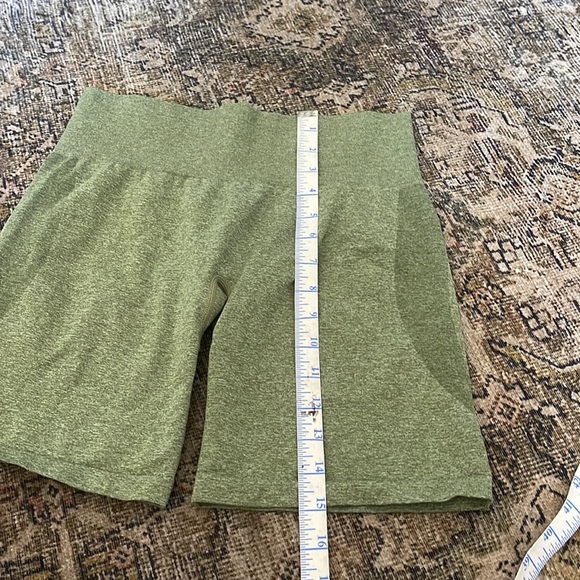 NVGTN Seamless Shorts Seamless Scrunch Workout High Waisted Booty Lifting Gym L - Picture 6 of 7